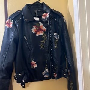 Leather jacket with embroidered flowers 🌺